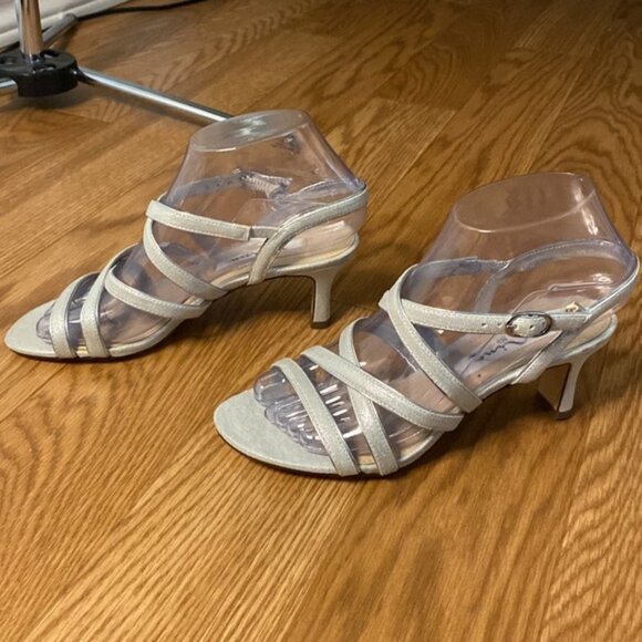 Anna-true SILVER TEXTURED METALLIC MID-HEEL STRAPPY DRESS SANDAL (Size 6M) NEW - Picture 4 of 8